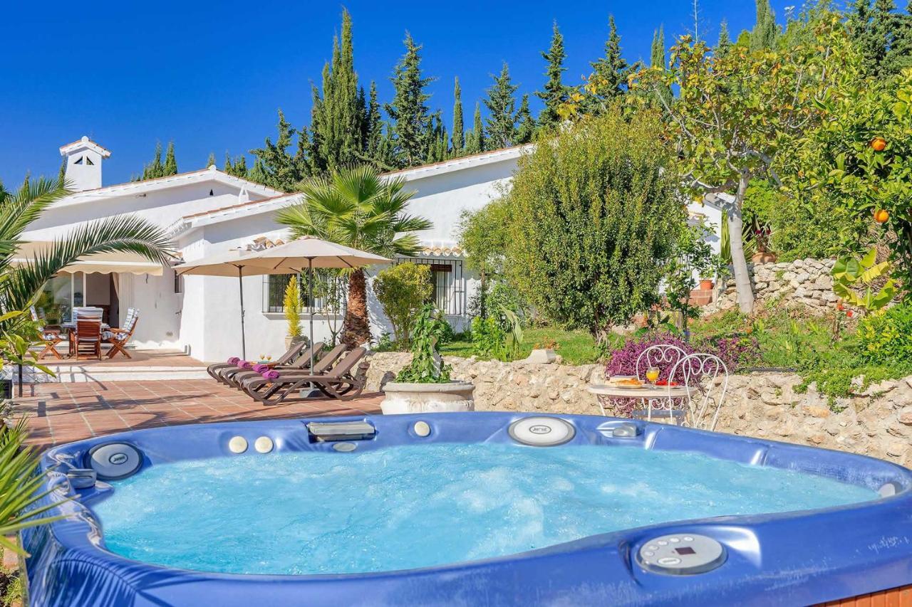 Private Heated Pool, Jacuzzi & 1225M2 Garden In Villa Cipreses 프리질리아나 외부 사진