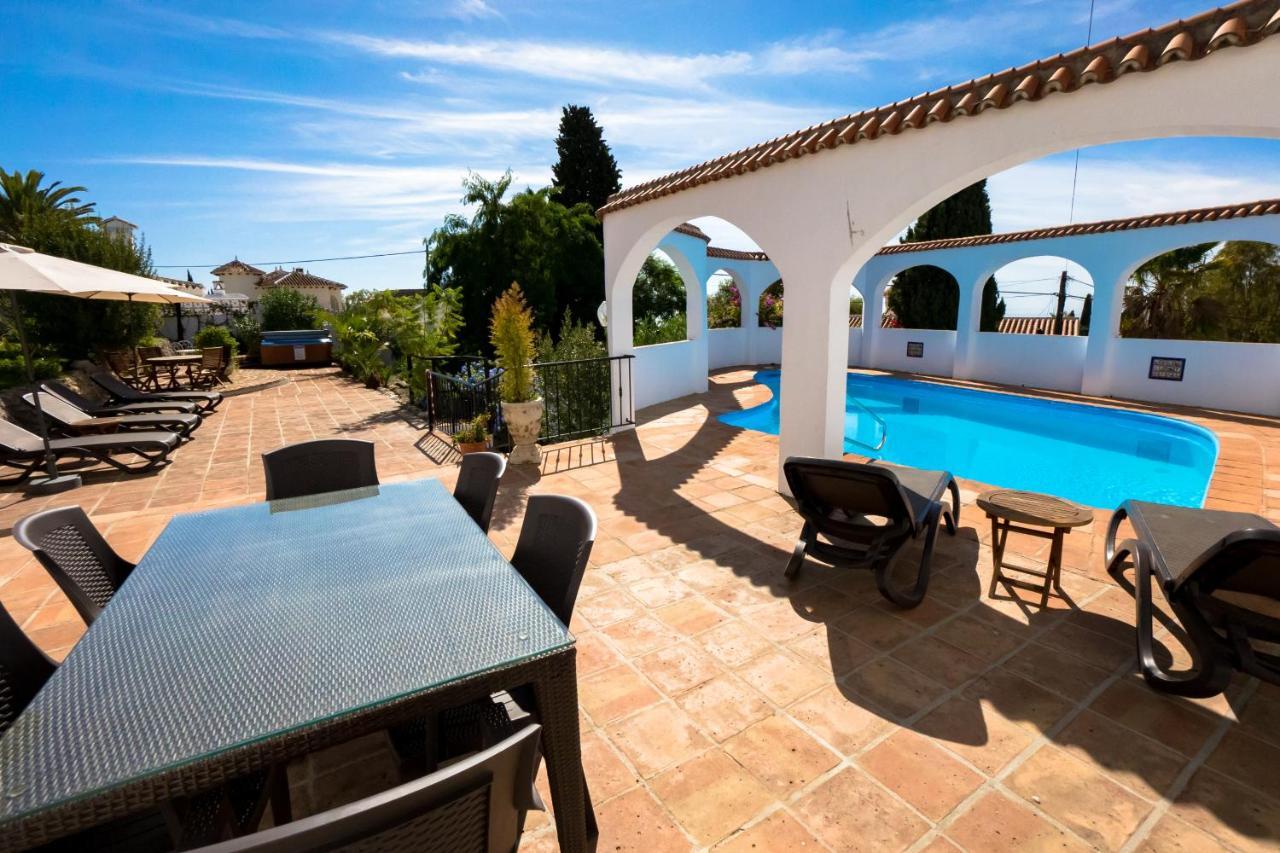 Private Heated Pool, Jacuzzi & 1225M2 Garden In Villa Cipreses 프리질리아나 외부 사진